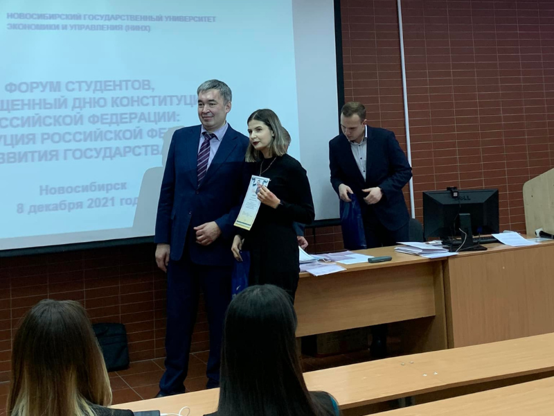  Избирательные комиссии Новосибирской области и города наградили студентов НГУЭУ